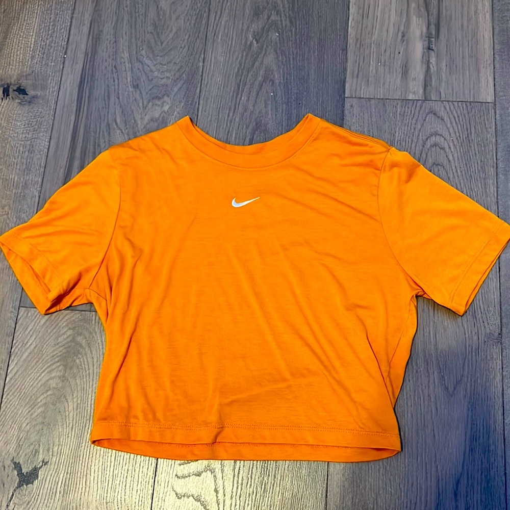 Orange nike crop top ⚠️sold do not buy⚠️
